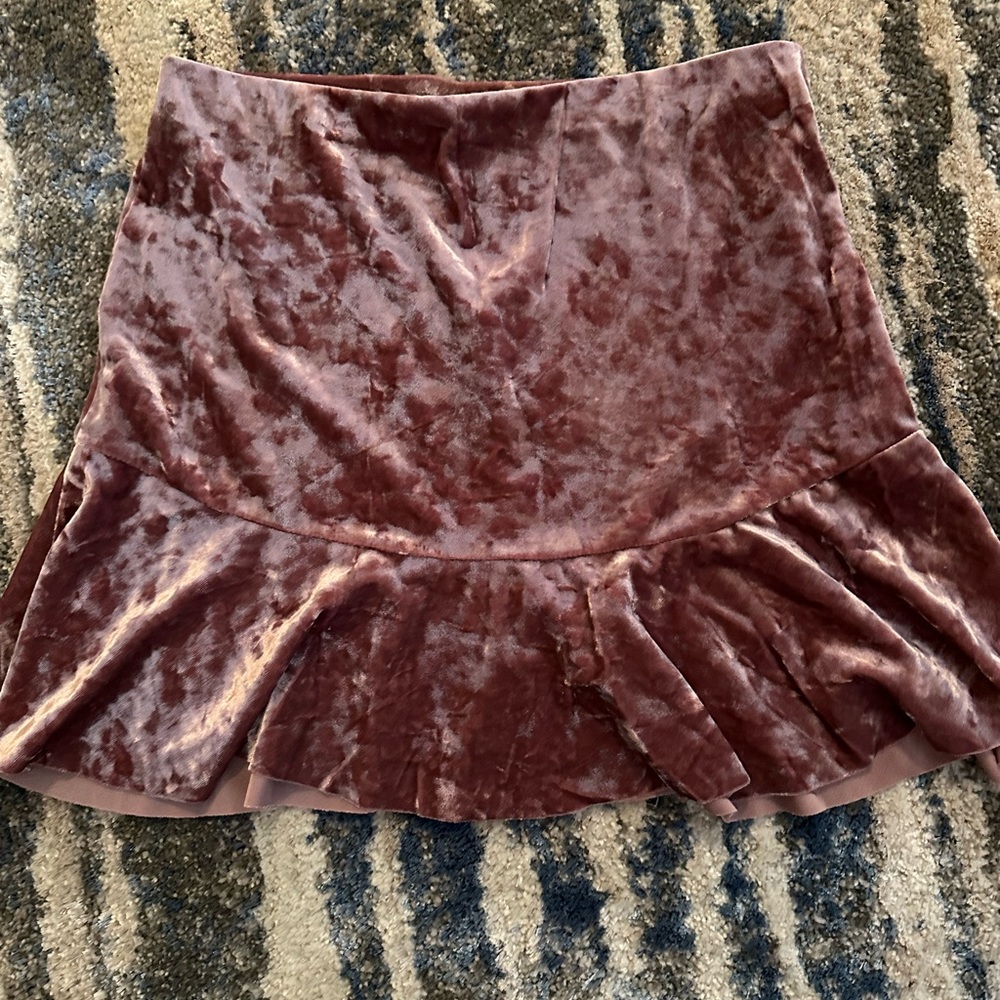 Tilllys women/junior mauve color skirt